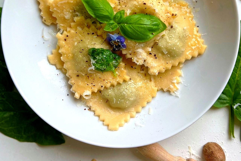 Leipzig: Pasta & Ravioli Cooking Class, Just Like in Italy Leipzig: Pasta & Ravioli Cooking Class, Italian Style
