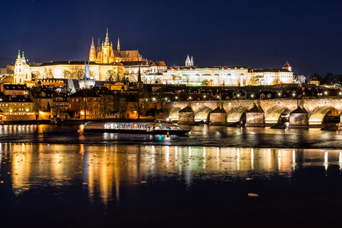 Praga: Cruzeiro Noturno no Rio Moldava c/ BuffetPacote exclusivo