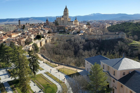 Madrid: Excursión de un día con transporte para hacer senderismo y visitar Segovia