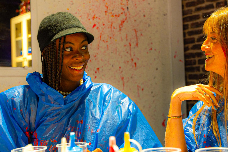 Color Room Lyon: Fun Pouring Painting Experience Classic Pouring Painting