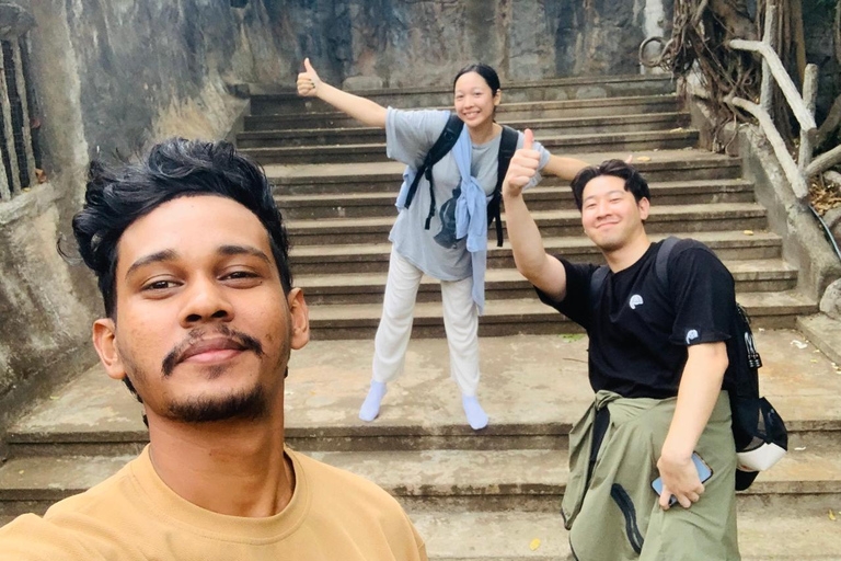 Colombo: Private Transfer to Sigiriya or Kandy with Stops