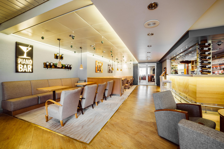 Helsinki: Roundtrip Overnight Cruise to Tallinn with Cabin Deluxe Cabin for 1-2 Guests (Special Breakfast + Minibar)