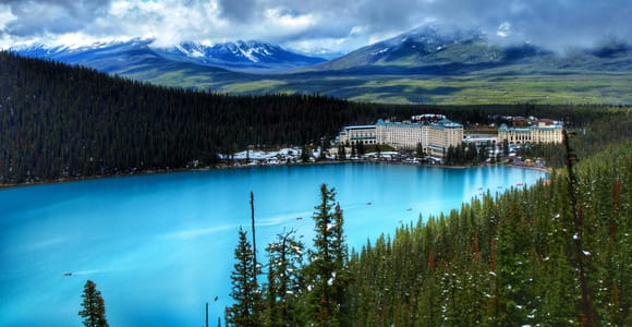 Calgary: Private Banff Lakes, Gondola & Hot Springs Tour