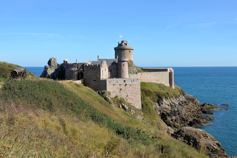 Saint-Malo &amp; Dinard- Day Trip with luxury minivan from Paris