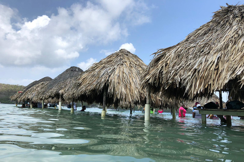 Cartagena:Geniet van een 5 Rosario Eilanden bustour + rondvaart + snorkelen