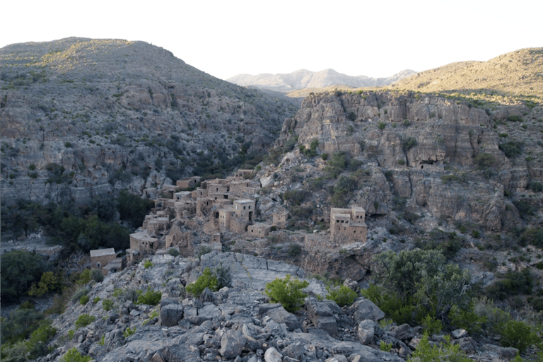 Muscat: Jabal Akhdar Sunset Tour with Picnic Lunch