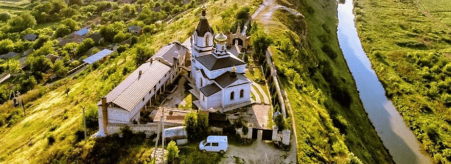 Moldavie : Orhei, monastère de Curchi et Cricova en option