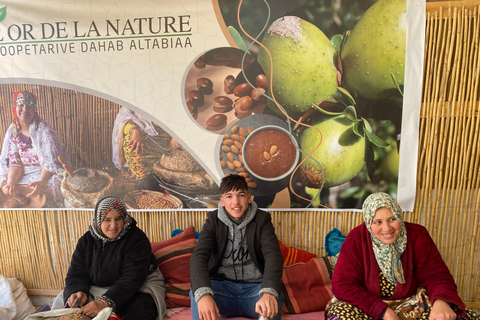 Marrakech à la vallée de l&#039;Ourika - Excursion d&#039;une journée avec déjeuner et cascadeExcursion d&#039;une journée panoramique de Marrakech à la vallée de l&#039;Ourika, déjeuner et ca