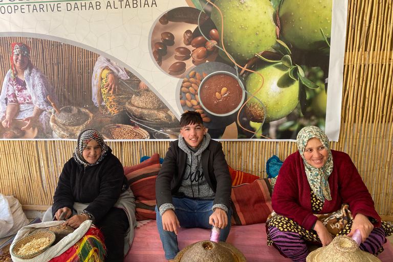 Marrakech à la vallée de l&#039;Ourika - Excursion d&#039;une journée avec déjeuner et cascadeExcursion d&#039;une journée panoramique de Marrakech à la vallée de l&#039;Ourika, déjeuner et ca