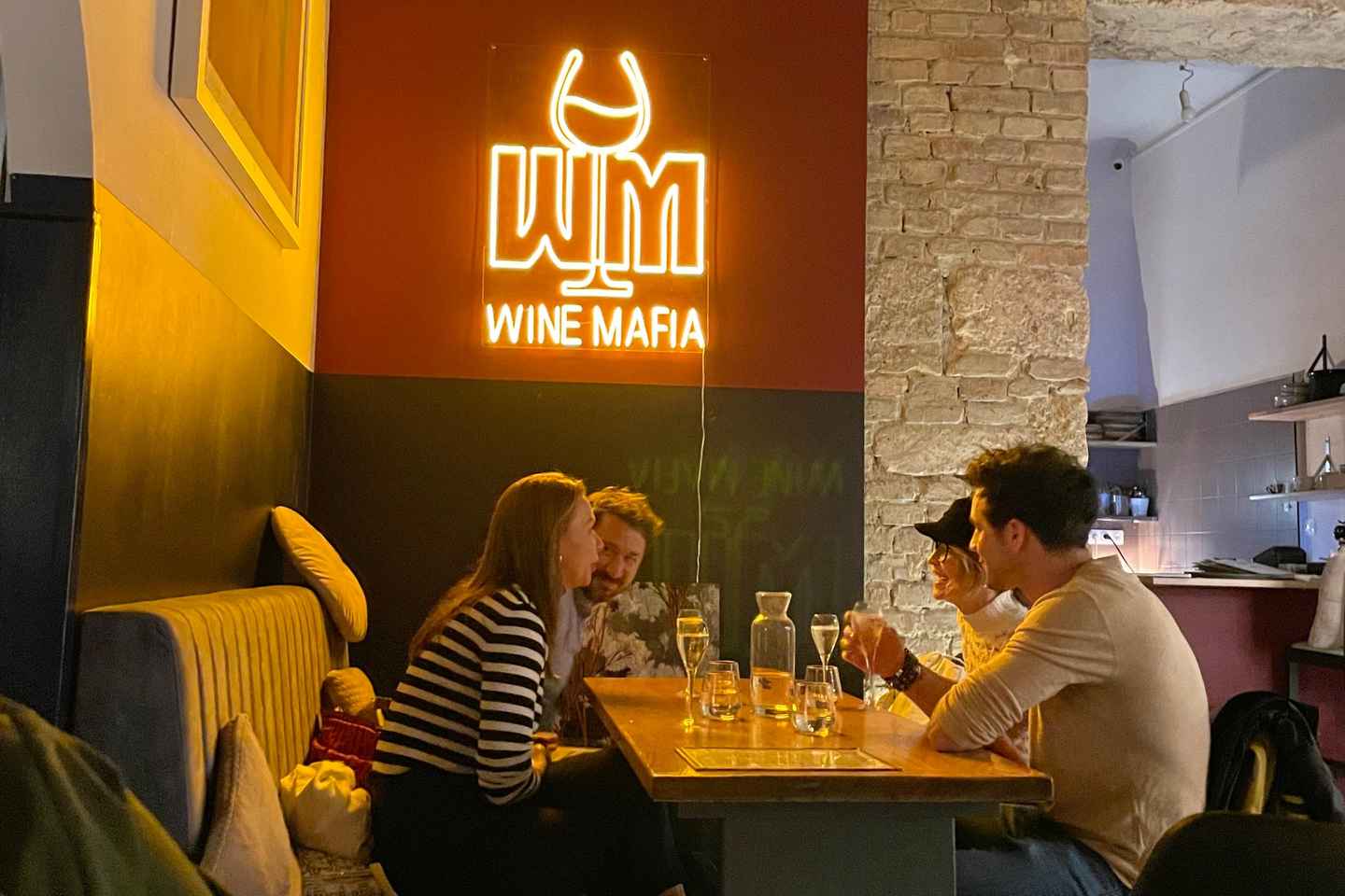 6-Tier Hungarian Wine Tasting at a Cozy Community Table