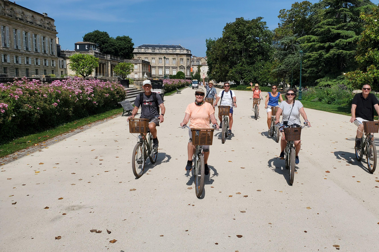 Bordeaux: Tour guiado de bicicletaGuia de turismo em inglês