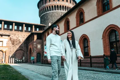 Mailand: Professionelles Fotoshooting vor dem Schloss Sforza