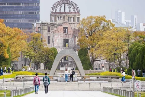 From Osaka/Kyoto: Hiroshima and Miyajima Private Tour