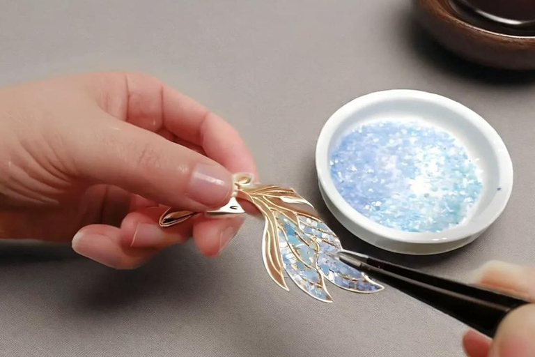 Shanghai: Mother-of-Pearl Jewelry Workshop