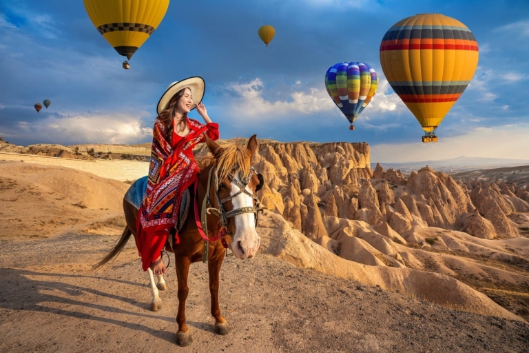 Cappadocië: paardrijden met ballonnen erboven bij zonsopgang