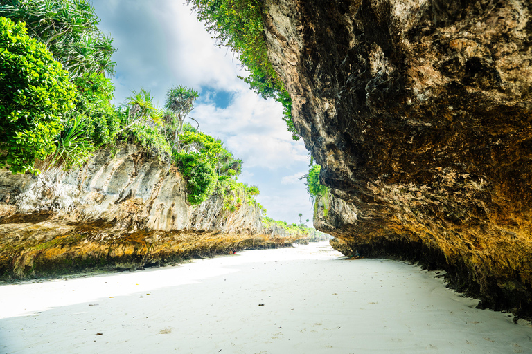 Secret Beach, Kuza-Höhle und Jozani-Wald mit Transfer