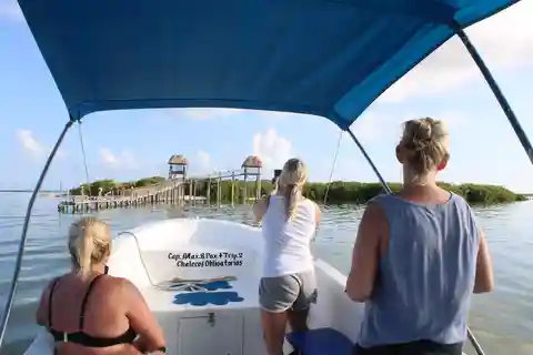 Desde Holbox: Crucero en lancha rápida con baño en la laguna