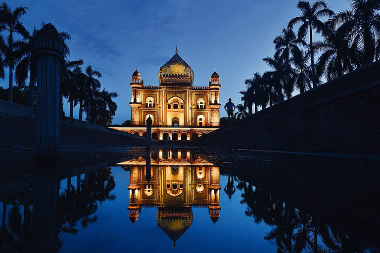 Delhi: Akshardham Temple India Gate & Safdarjung Night Tour Delhi: Night Tour with Car, Driver, Guide and Entry Fees