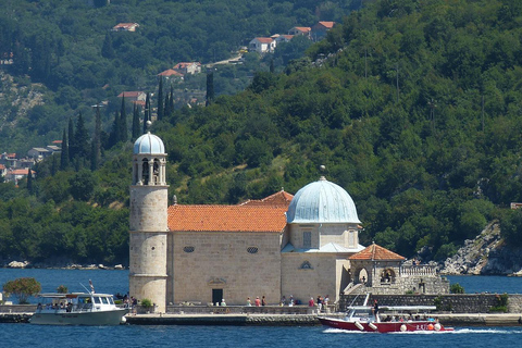 Zatoka Kotorska w Perast: rejs statkiem do Matki Boskiej Skalskiej i z powrotem