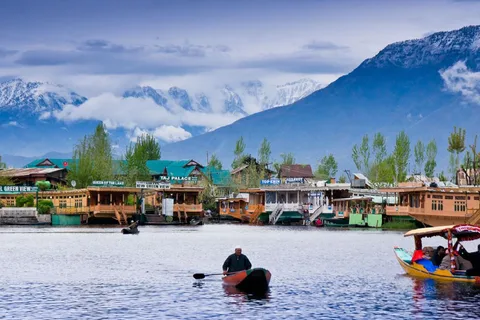 2 Nights 3 Days Sonmarg Snowfall Tour