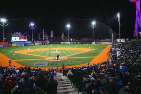 夜 2026年ニューヨークの野球の観戦チケット＆スタジアムツアーベスト