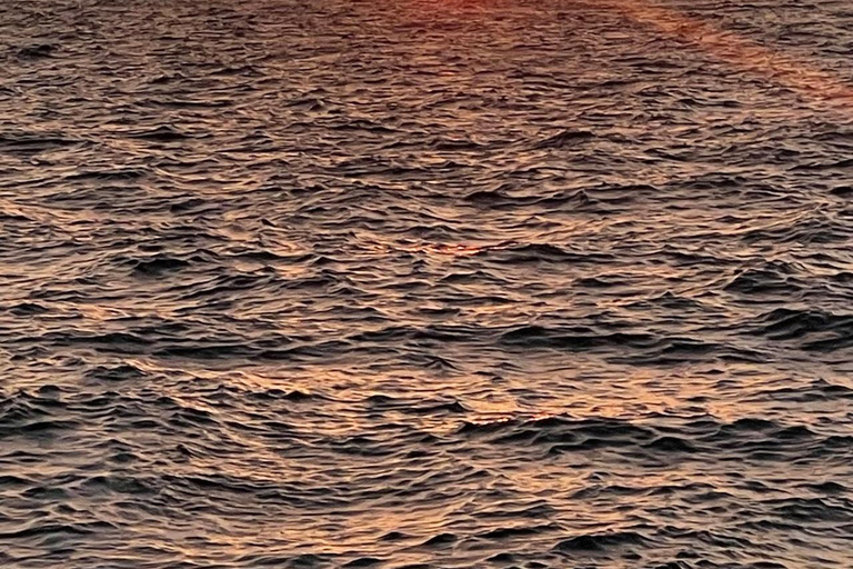 Lisboa:Sunset Sailing Tour at Tagus River with welcome drink
