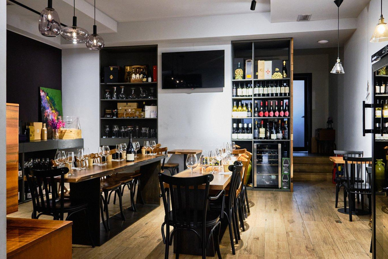 Yerevan: Wine Night Tour with Retro Car Transfers & Photos