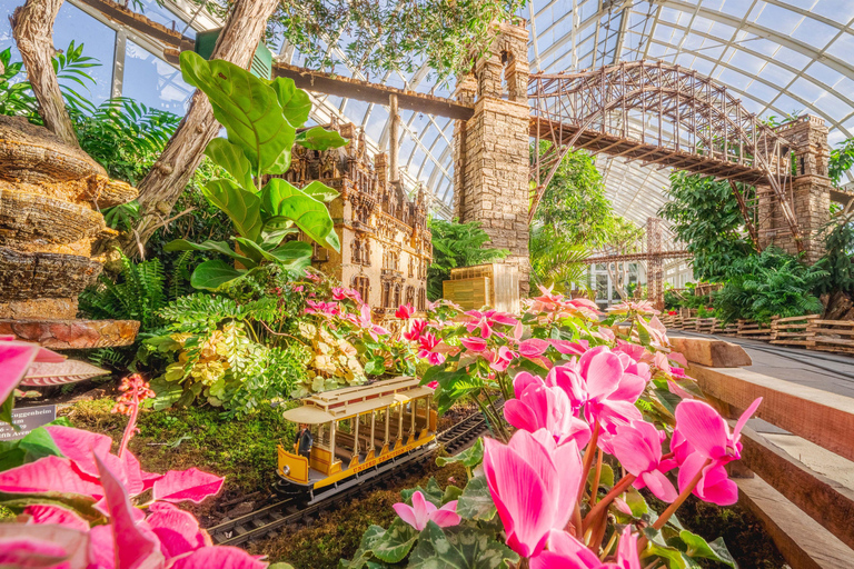 New Yorker Botanischer Garten: Holiday Train Show &amp; Glow TicketsHoliday Train Show Ticket