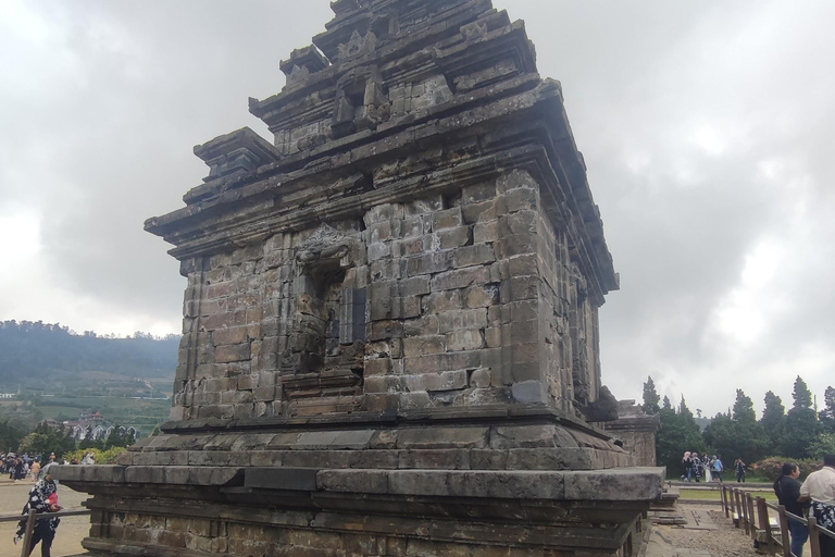 从日惹出发的日出西库尼尔山和迪恩高原之旅从日惹到日出 Sikunir 和 Dieng 高原之旅