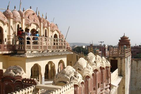 Jaipur: een grote erfgoedtour op dezelfde dag - Heritage Rajasthantour met lunch, monumententicket, alleen auto- en lokale gids.