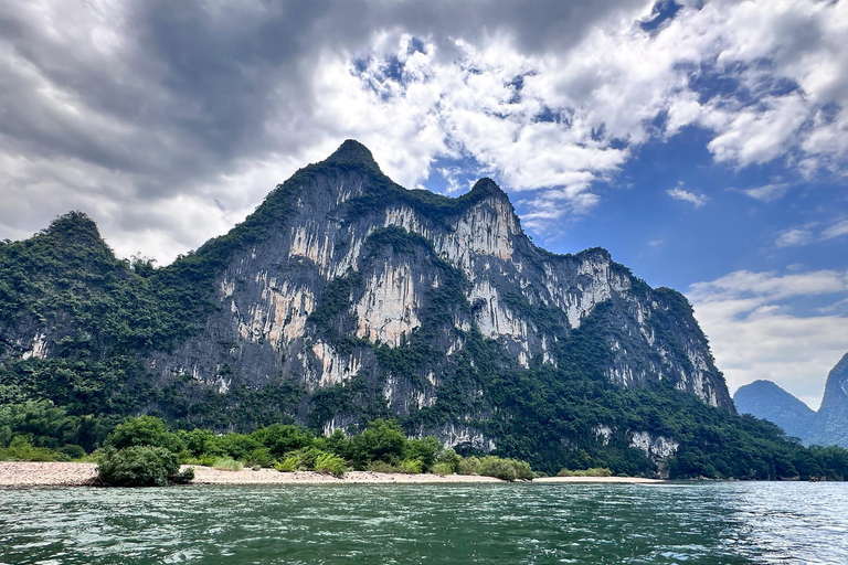 Guilin: Li River Bamboo Raft & Xianggong Hill Private Tour Private Tour With Chinese-speaking Diver-guide