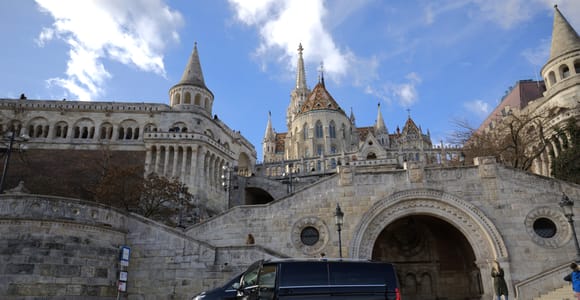 Budapest: Private Transfer & Orientation Tour from Airport