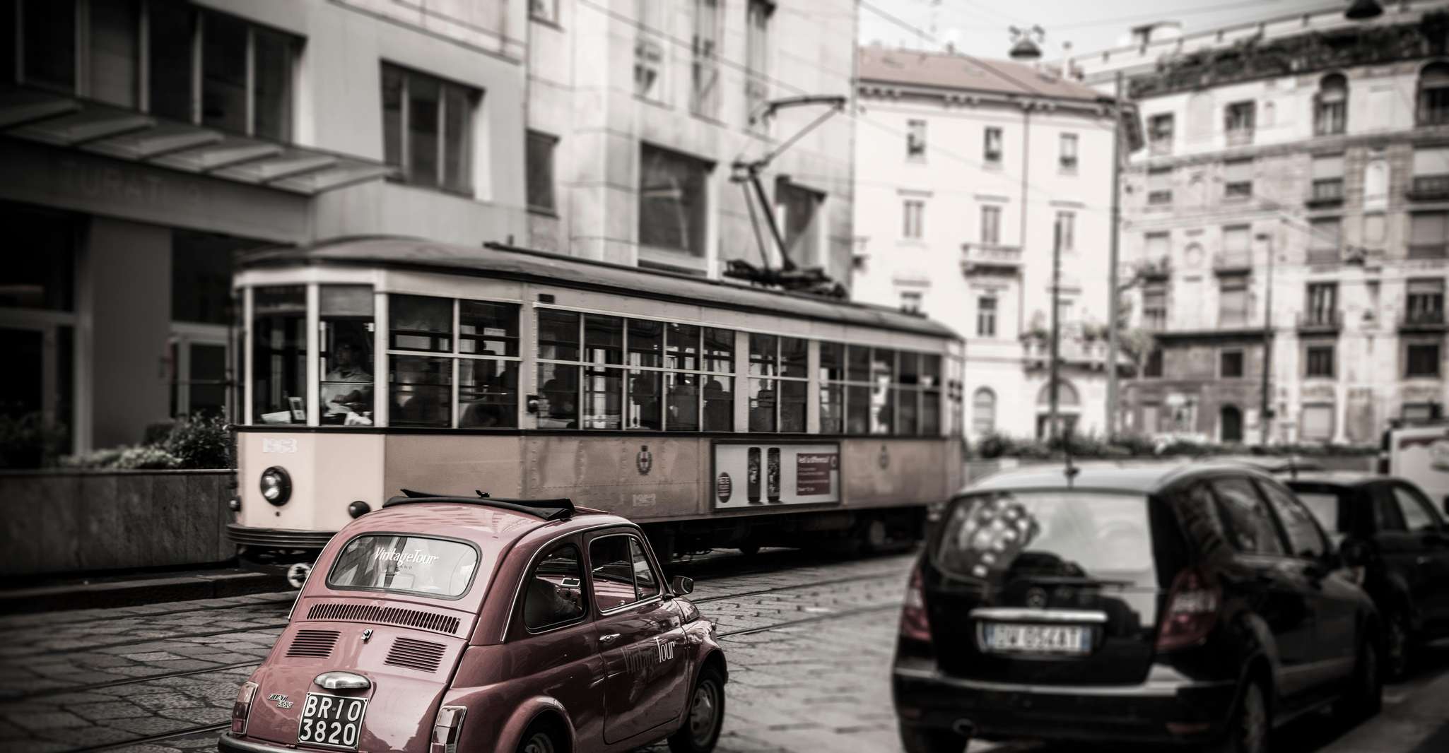 Milan, BIG Skyline Tour by Vintage Fiat 500 (2hs, 2 stops) - Housity