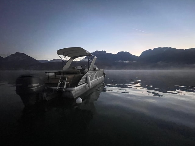 Annecy: Lounge boat cruise on the lake