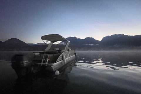 Annecy: Lounge boat cruise with skipper on the lake Dream getaway on a lounge boat on Lake Annecy
