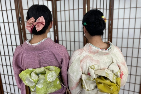 Hiroszima, ubieranie kimona i spacer po mieścieHiroszima, ubieranie kimona i robienie zdjęć