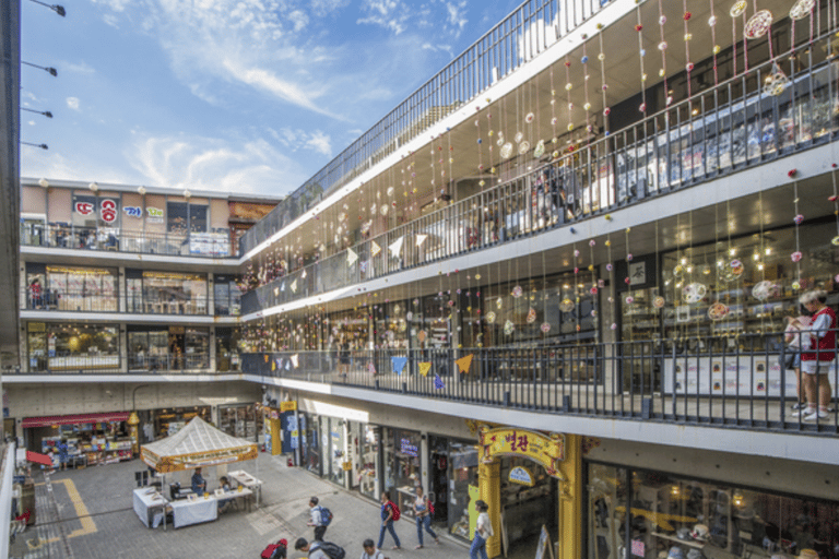 Seúl: tour a pie guiado por Insa-dong y el templo JogyesaSeúl: tour a pie guiado por Insadong y el templo Jogye