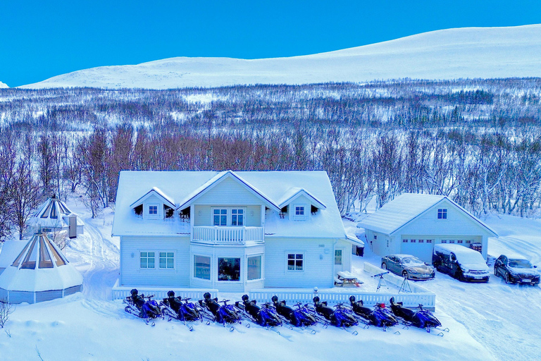 Tromsø: Safari en moto de nieve con estancia en Aurora Crystal Lavvo