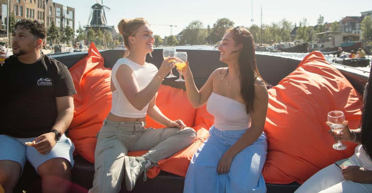 Afbeelding 1 van Haarlem: Sightseeingtour met rondvaart en hapjes en drankjes