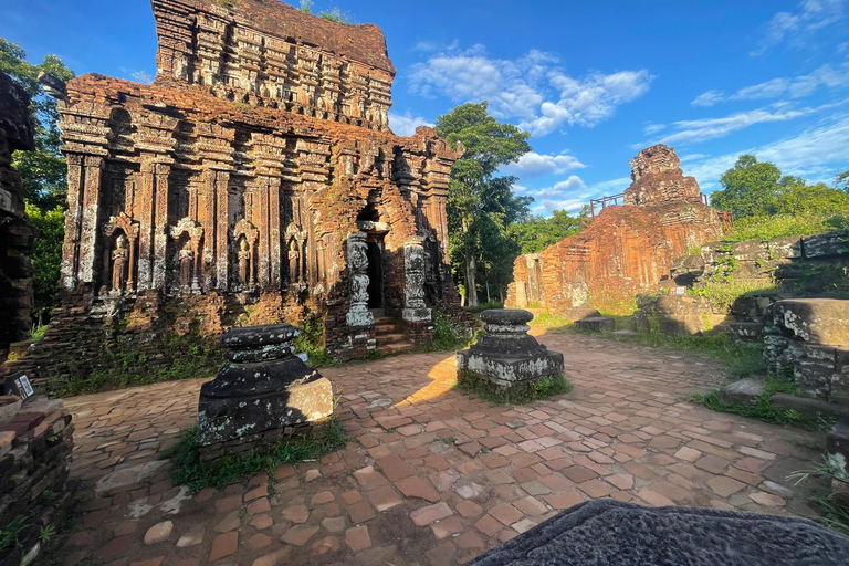 Hoi An: My Son Sanctuary Guided Tour with Lunch & Boat Trip Hoi an : My Son Sanctuary Guided tour. Lunch. boat trip