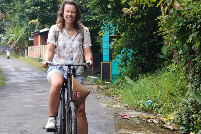 Yogyakarta: Kulon Progo Village Cycling Tour with Snacks