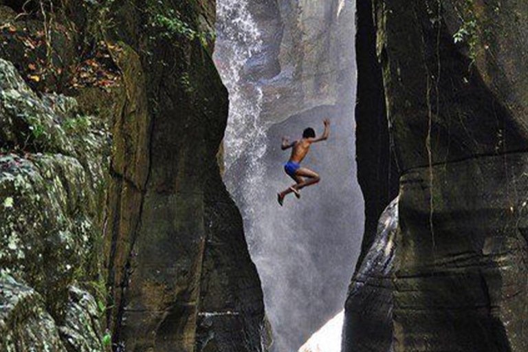 Labuan Bajo: Slyvia Hils erkunden und in der Rangko-Höhle schwimmenSlyvia Hils erkunden und in Rangko schwimmen (Gruppe von 5-6 Touristen)