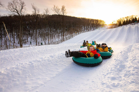 Toronto: Avventura in tubing sulla neve in camper