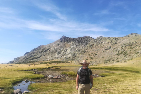 Madrid: Excursión de un día con transporte para hacer senderismo y visitar Segovia