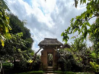 Bali: Ancient Balinese Houses and Mengening Temple Tour