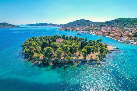 From Zadar: 3 Islands Speedboat Tour with Drinks and Diving