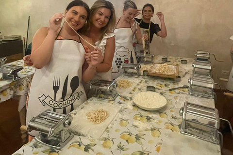 Milano: Pasta och Tiramisu Pasta och Tiramisu matlagningskurs med vin