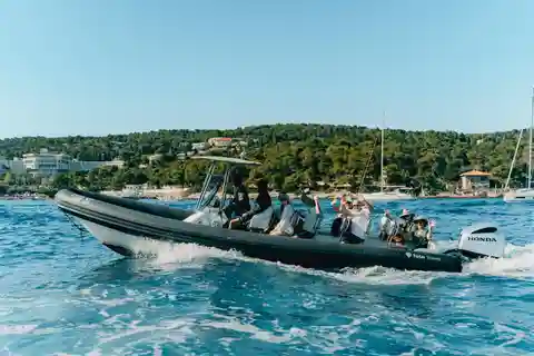 Split: Hvar, Ilhas Pakleni e Brač (Milna) Excursão de lancha rápida