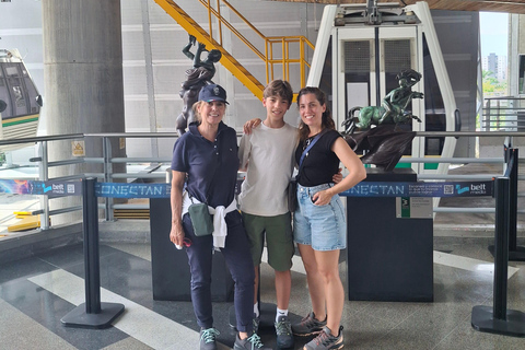 Medellín: tour privato delle Comunità 13 e 3 con funiviaMedellín: tour privato dei quartieri 13 e 3 con funivia