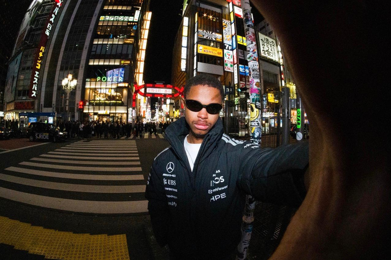 Tokyo: Shinjuku Neon Night Photo Tour